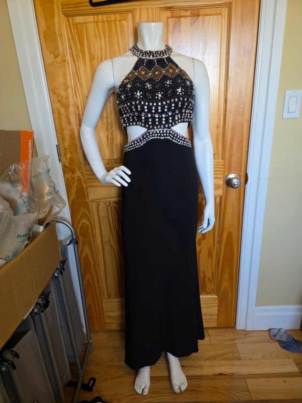 💛 69. Xscape Size 2 Black Beaded Formal Dress